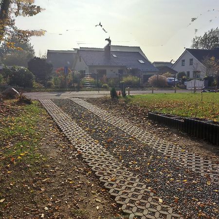 Moderne Ferienwohnung Fuer Familien Im Dachgeschoss Bosau Exterior photo